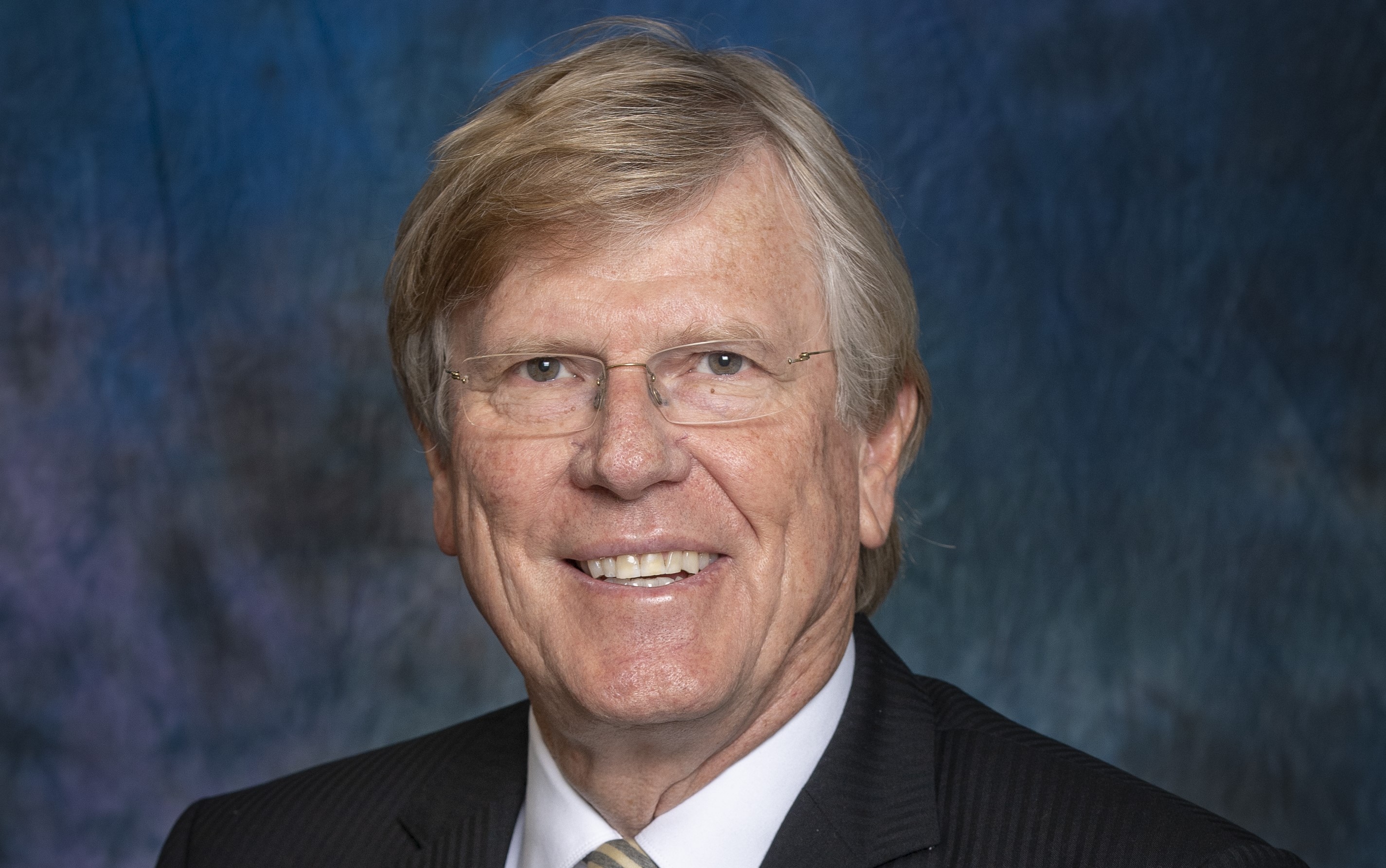 In memoriam: Menno Henneveld