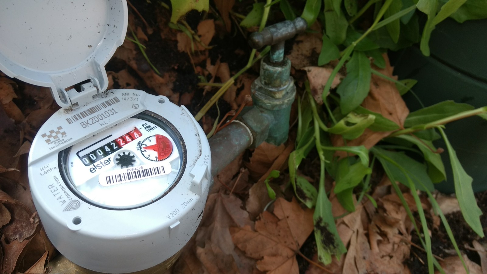 Water provider replaces faulty meter